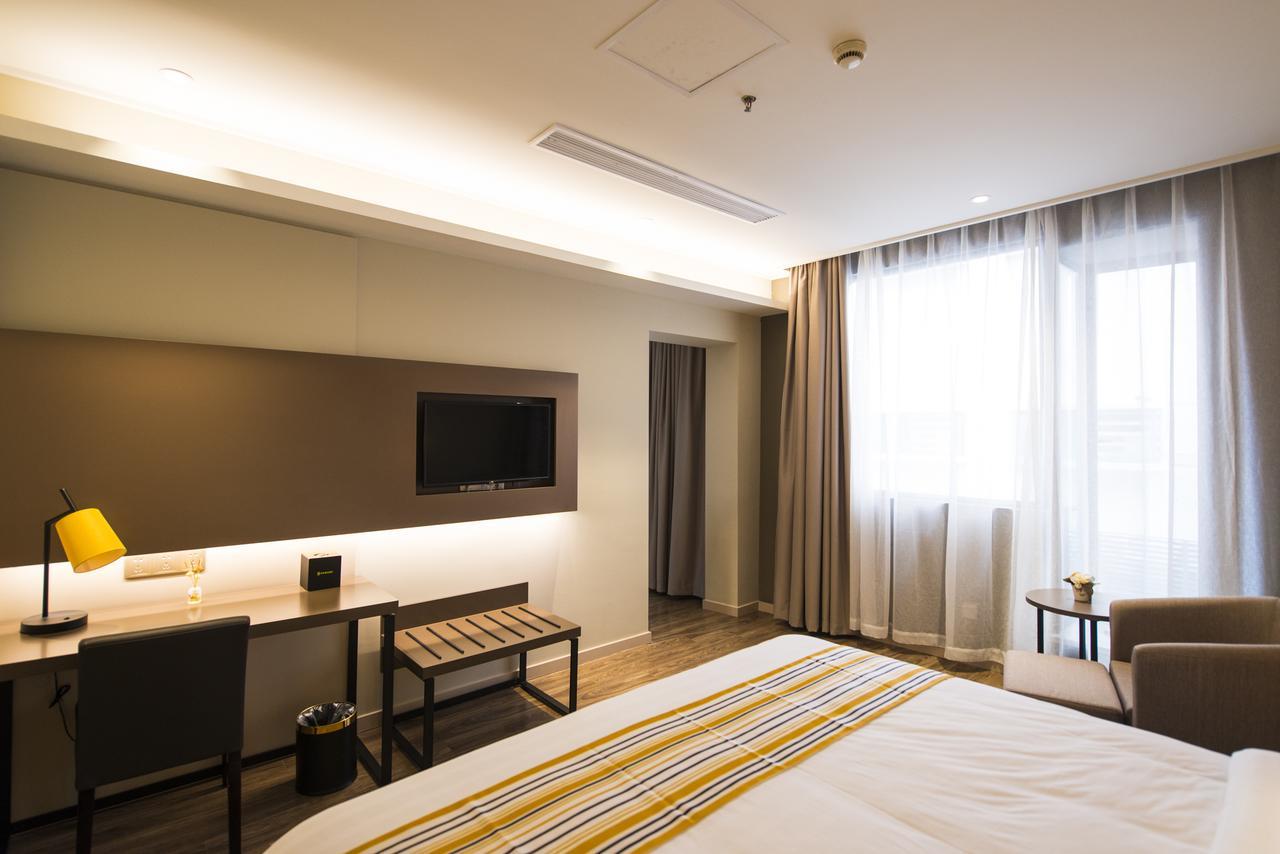 Home Inn Plus Shanghai Zhangjiang Park Экстерьер фото